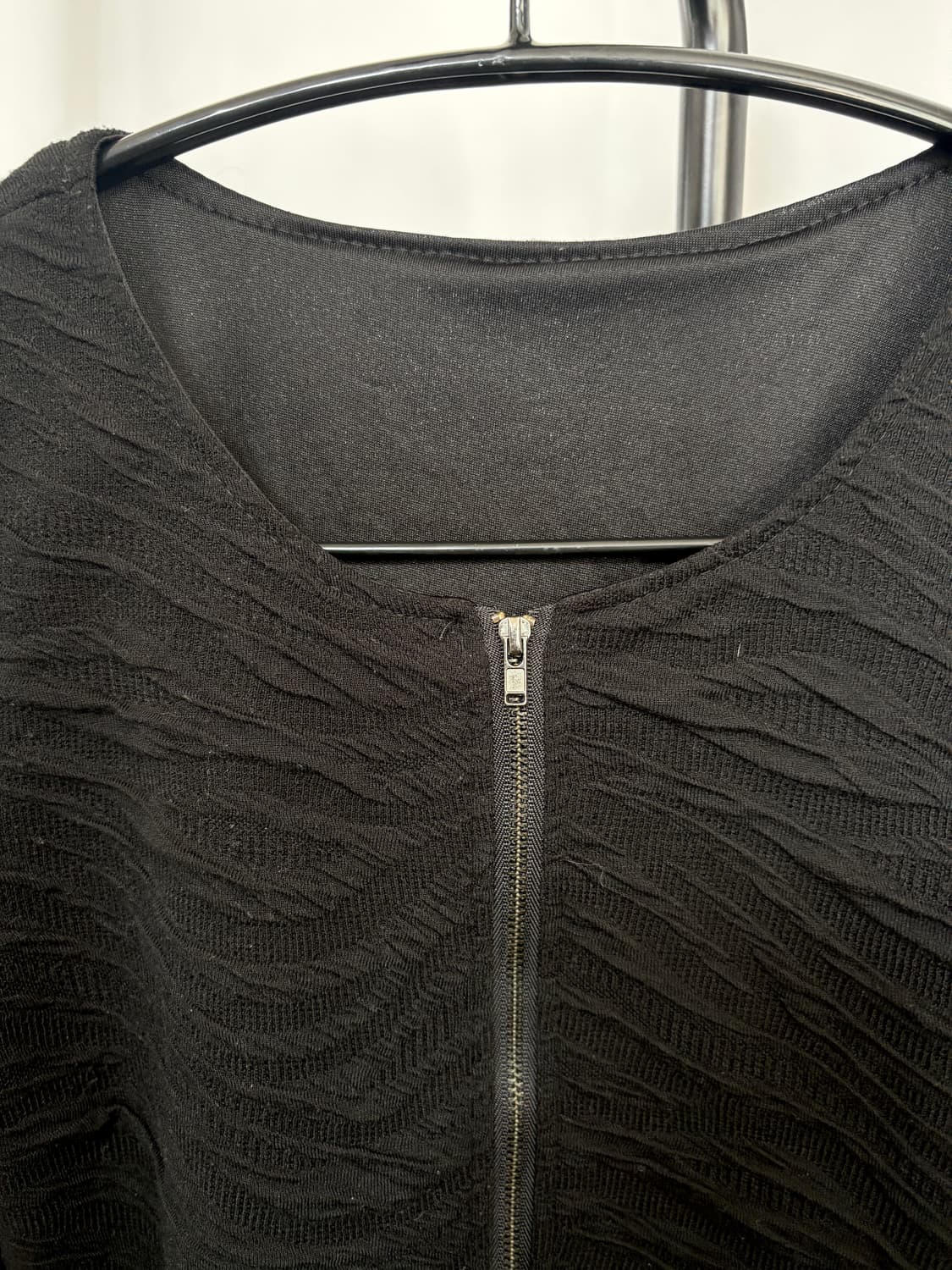 크롭 엠보 집업 상품이미지5