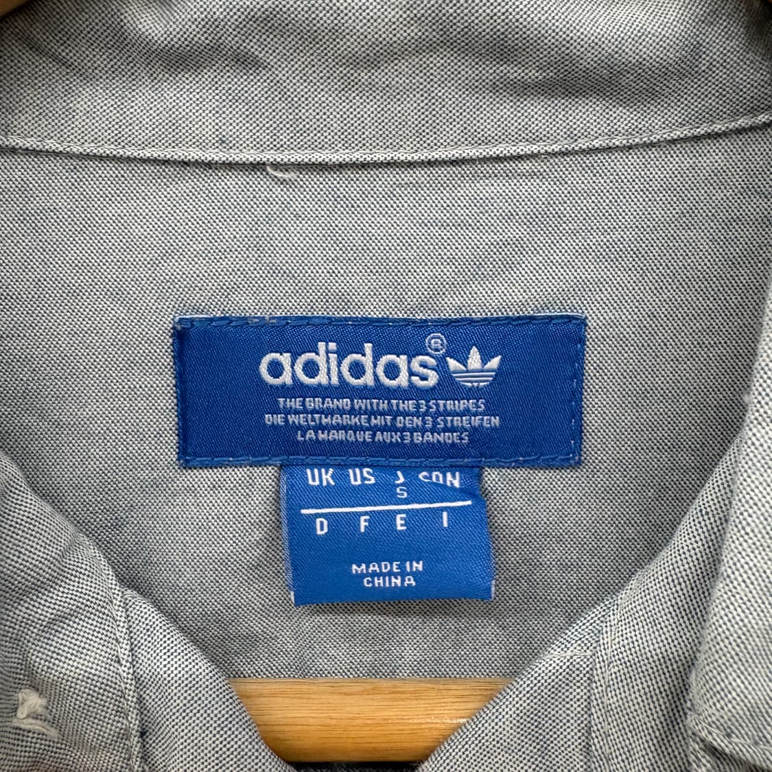 아디다스 반팔 셔츠 그레이 포인트 디테일 여성M 상품이미지4