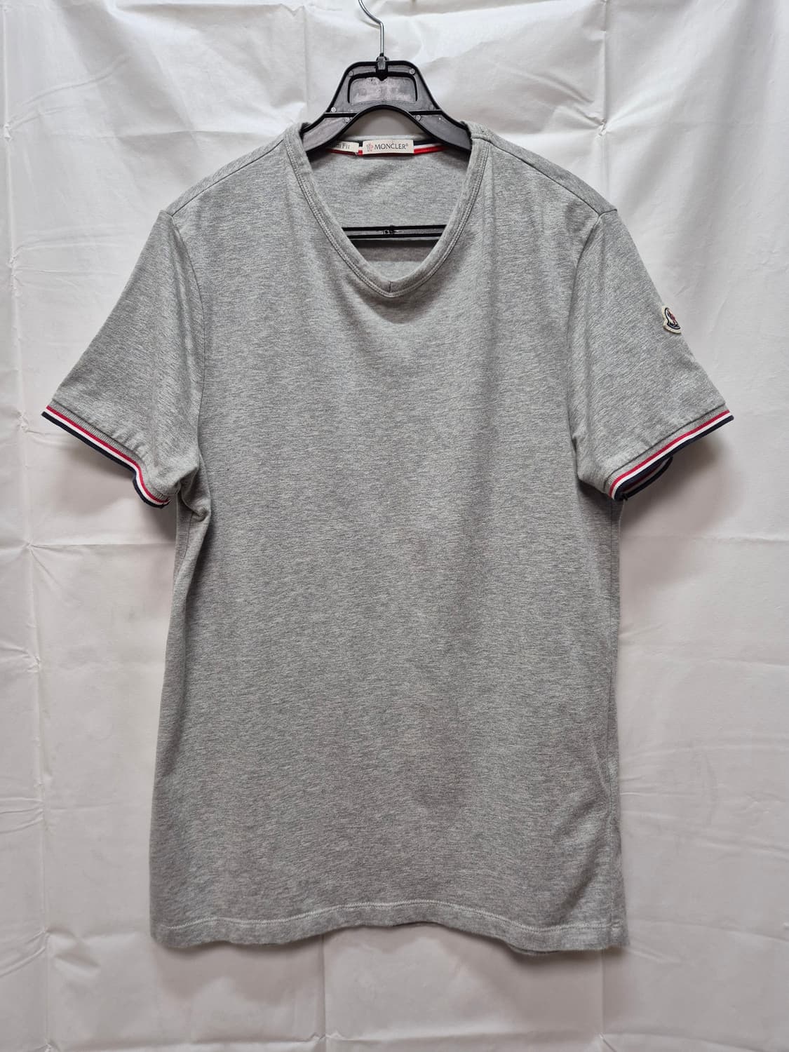 몽클레어 브이넥 반팔 상품이미지1