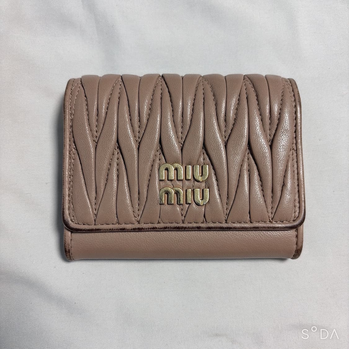 미우미우 마테라쎄 반지갑 상품이미지1