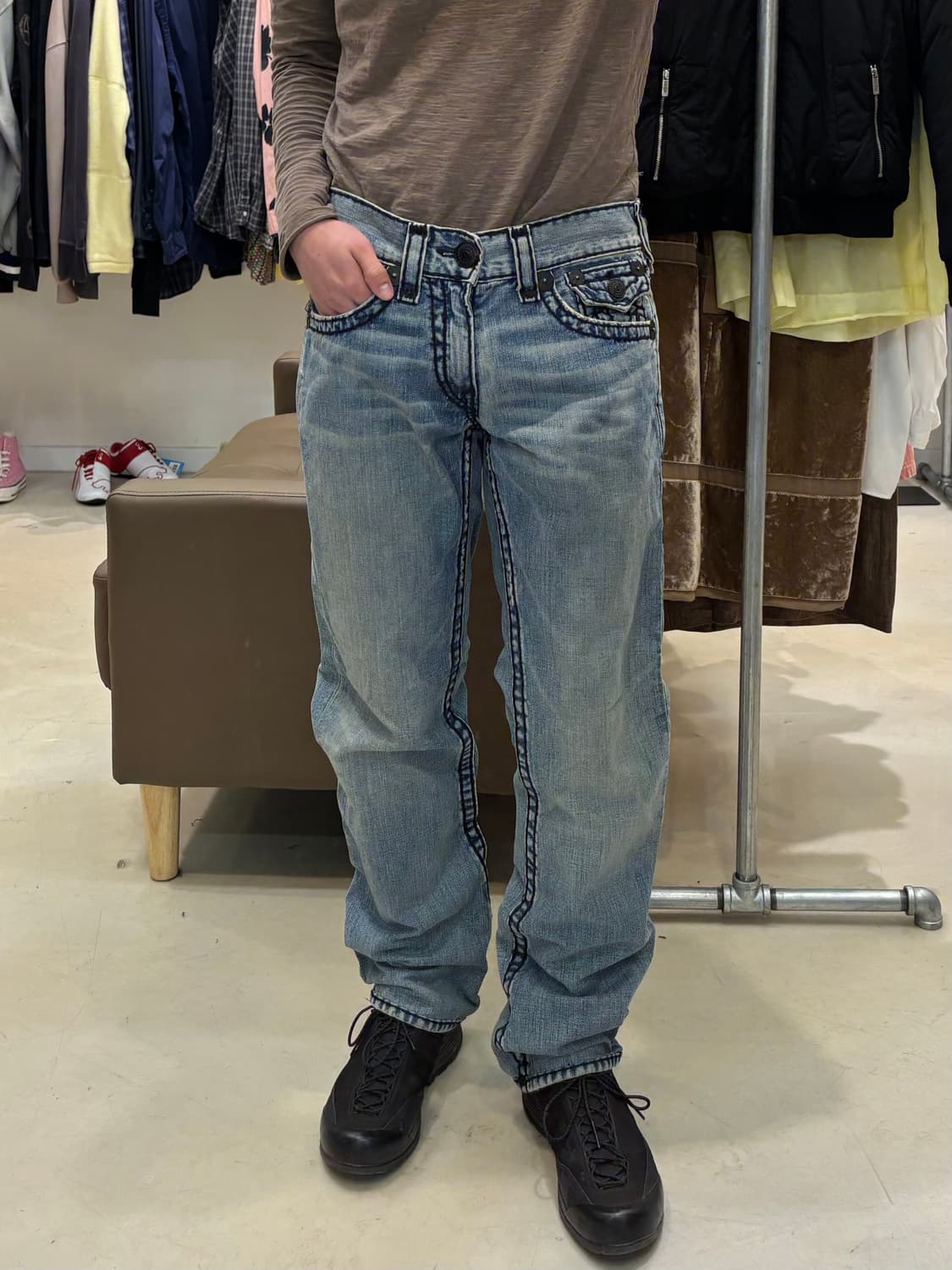 트루릴리젼 빌리 슈퍼 T 블랙 스티치 데님팬츠 상품이미지8