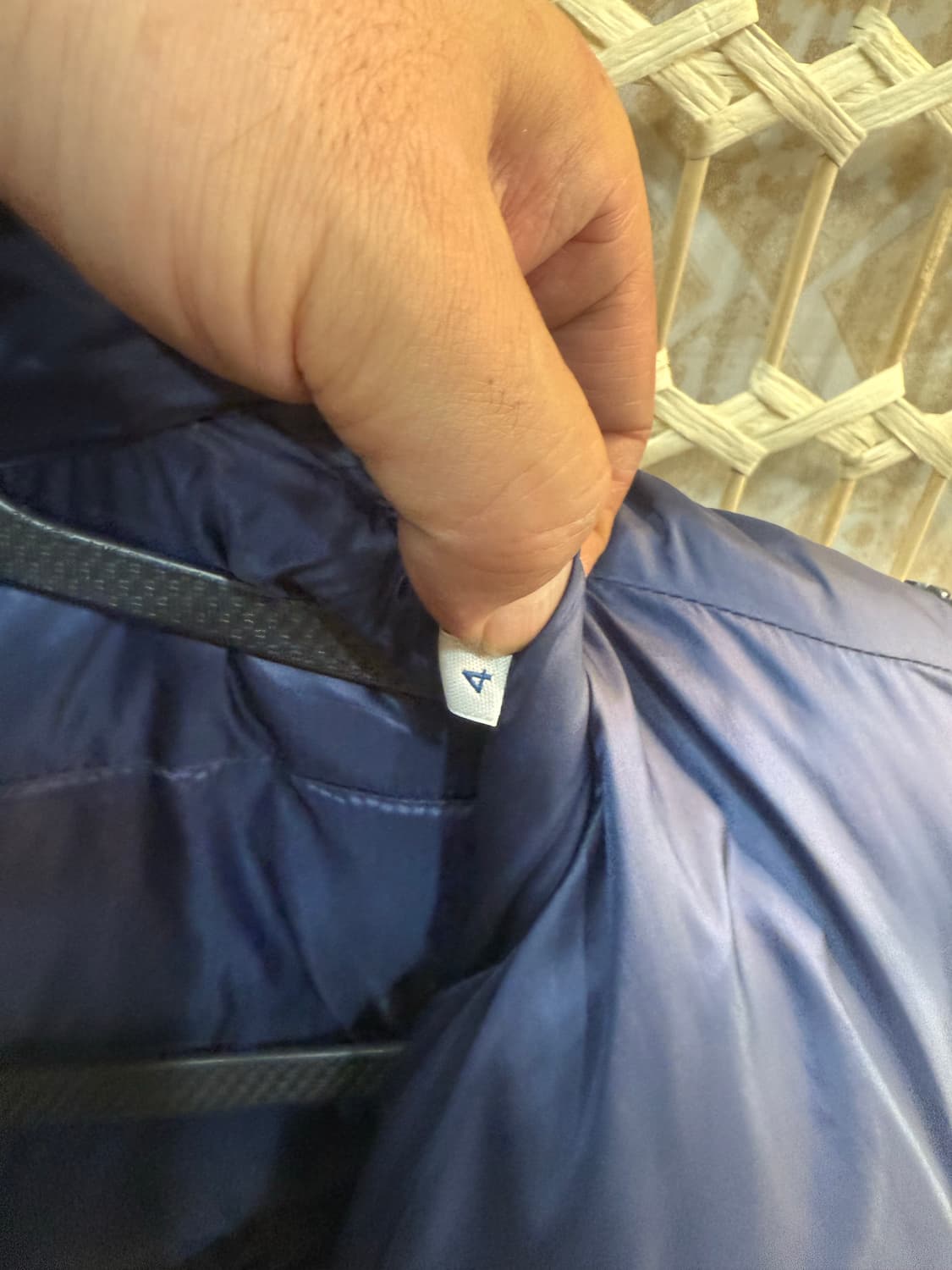 4/105 정품 몽클레어 에드워드 패딩 팝니다 상품이미지8