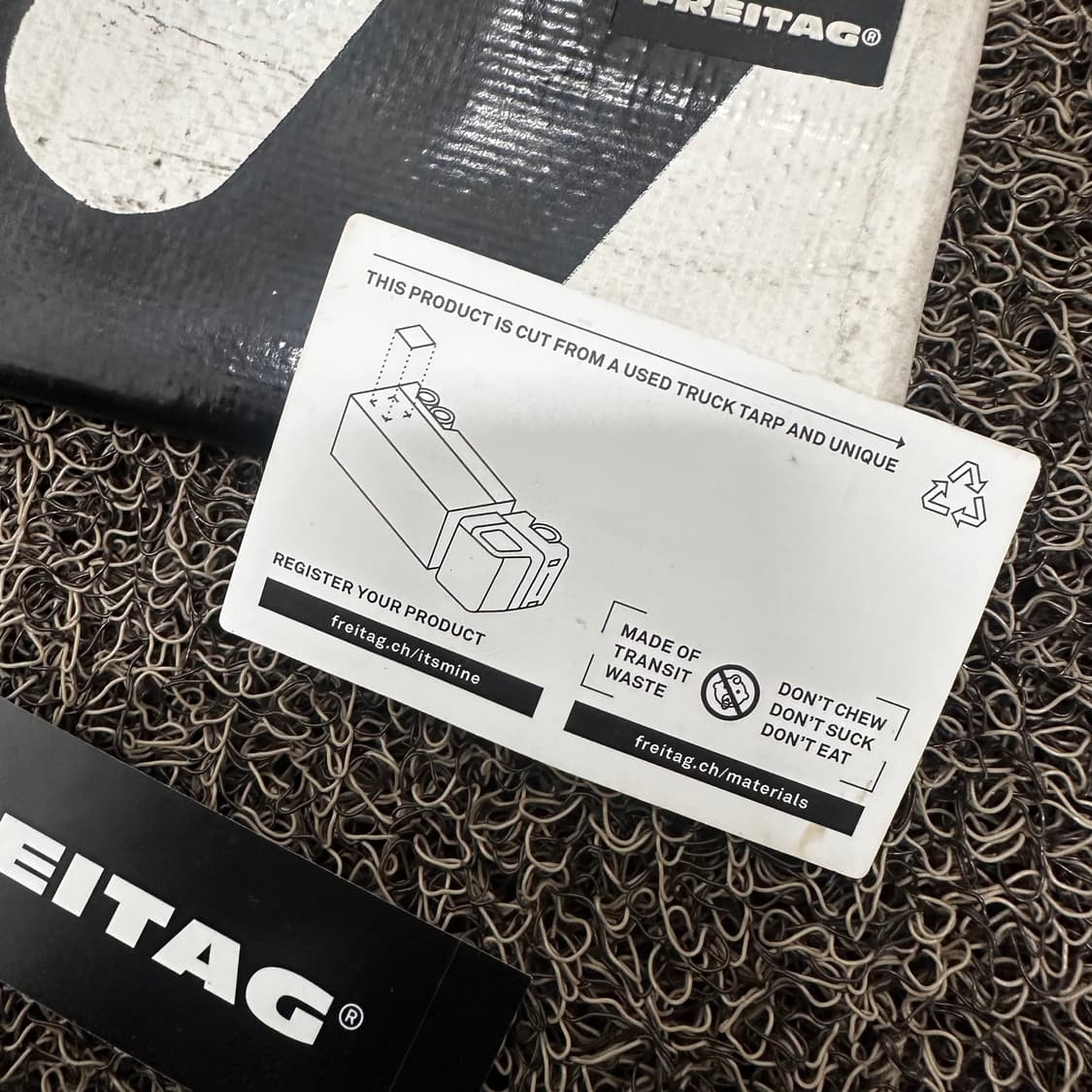 프라이탁 블랙 화이트 카드지갑 상품이미지6