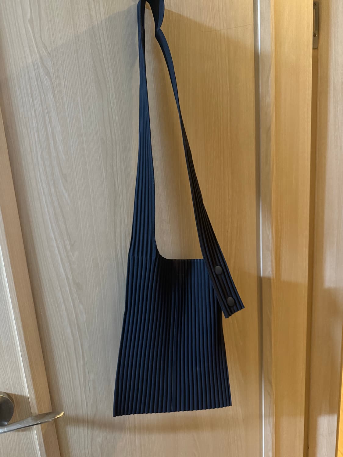 이세이미야케 옴므플리세 포켓 크로스바디 백 상품이미지1