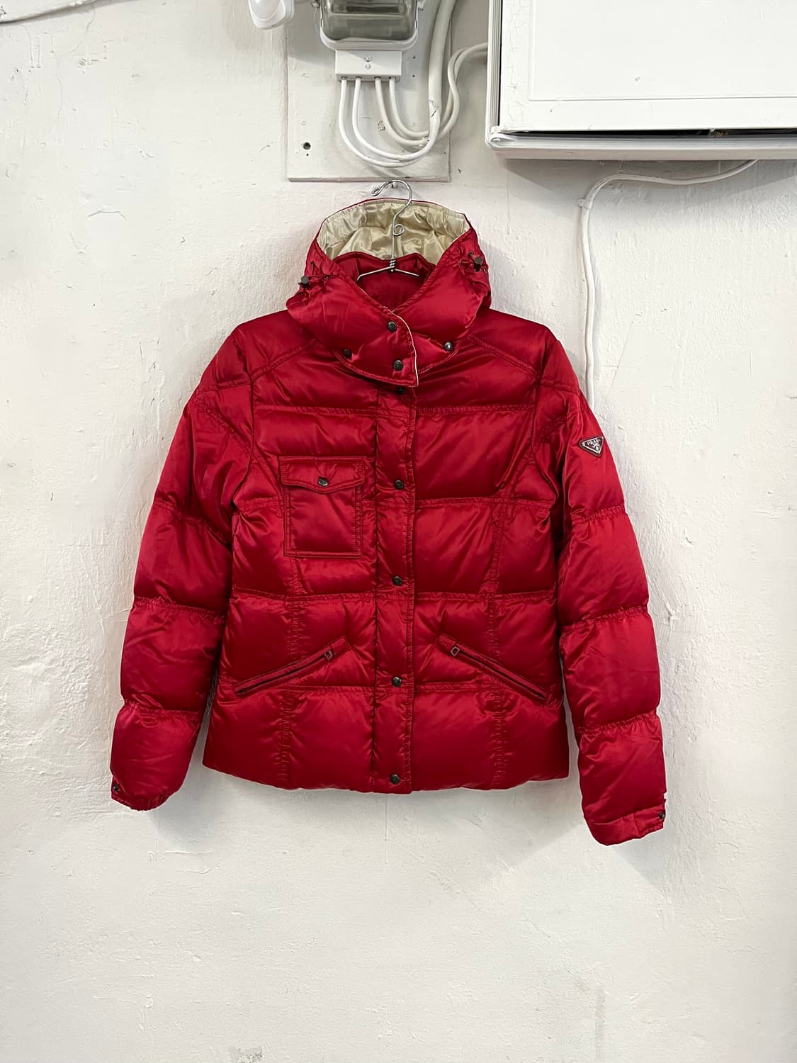 프라다 삼각 플레이트 패딩 상품이미지2