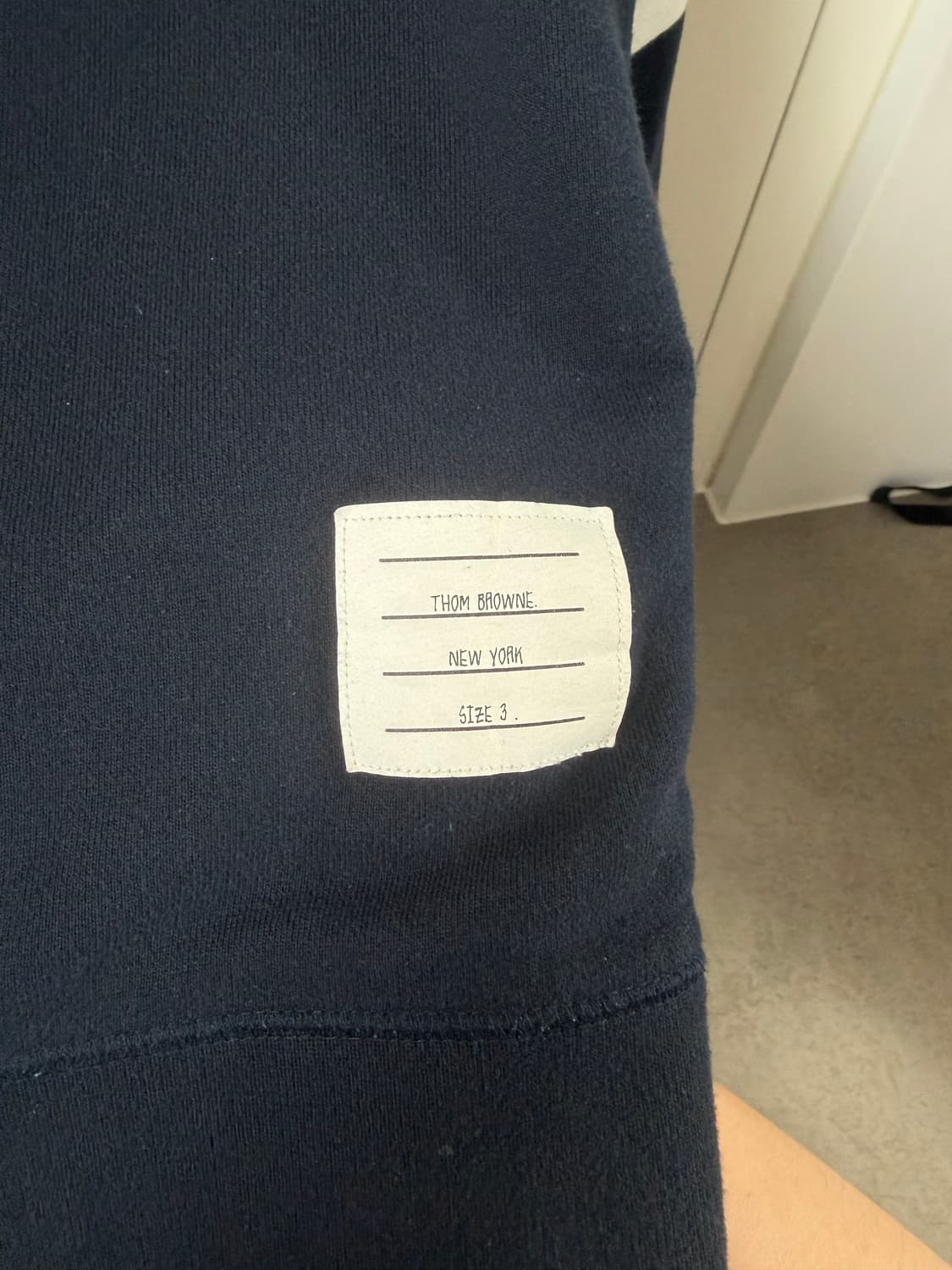 톰브라운 네이비 맨투맨 3 상품이미지3