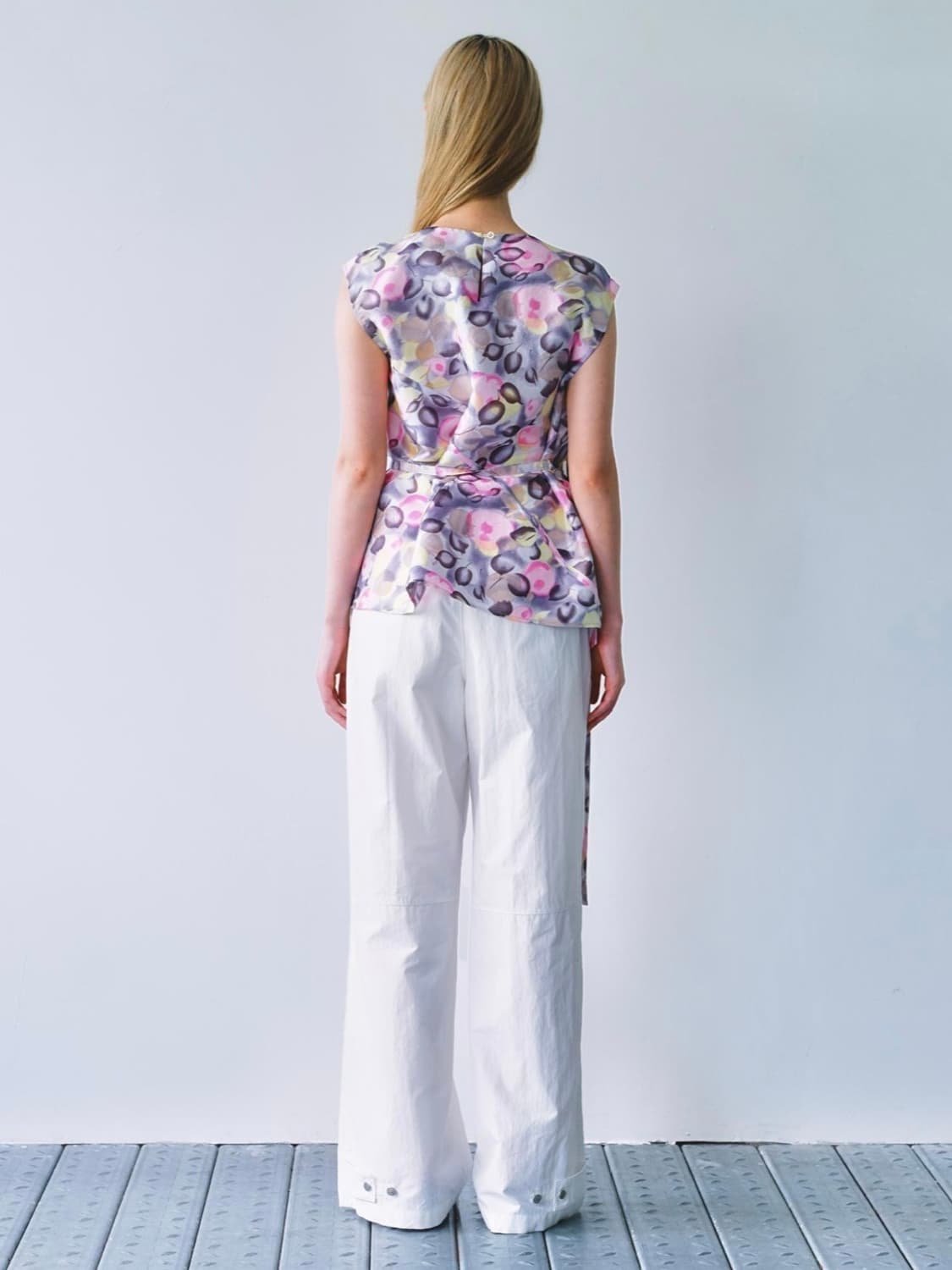 COSMOSS DRAPED STRAP BLOUSE (PRINT) 상품이미지3