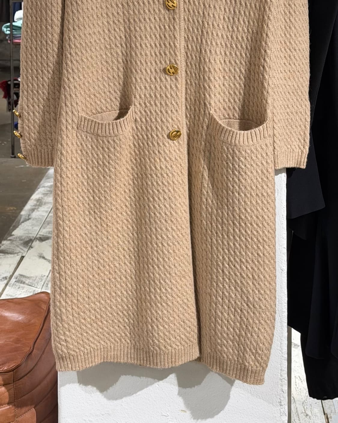 셀린느 베이지 금장 버튼 카라 롱 니트 가디건 상품이미지5