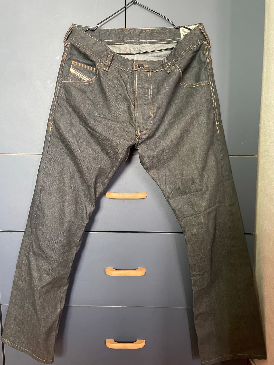 디젤 KROOOLEY 슬림캐롯 생지 데님 상품이미지1