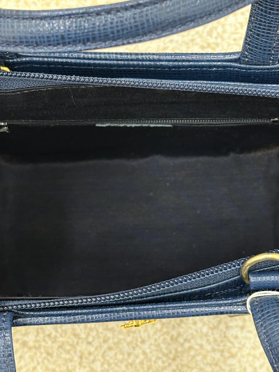 꾸레쥬 네이비 사피아노 핸드백 상품이미지10