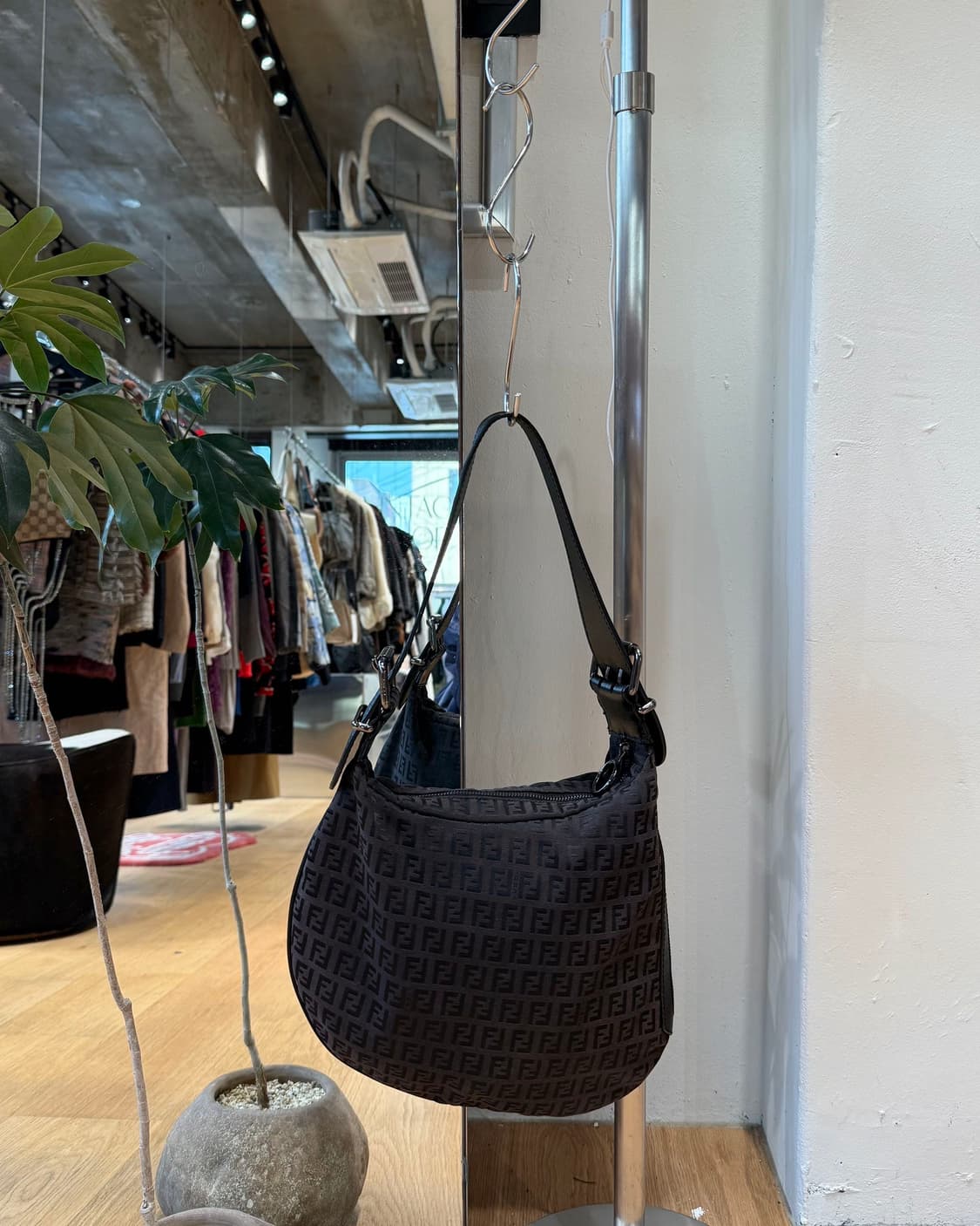 펜디 브라운 주카 오이스터 숄더백 상품이미지1