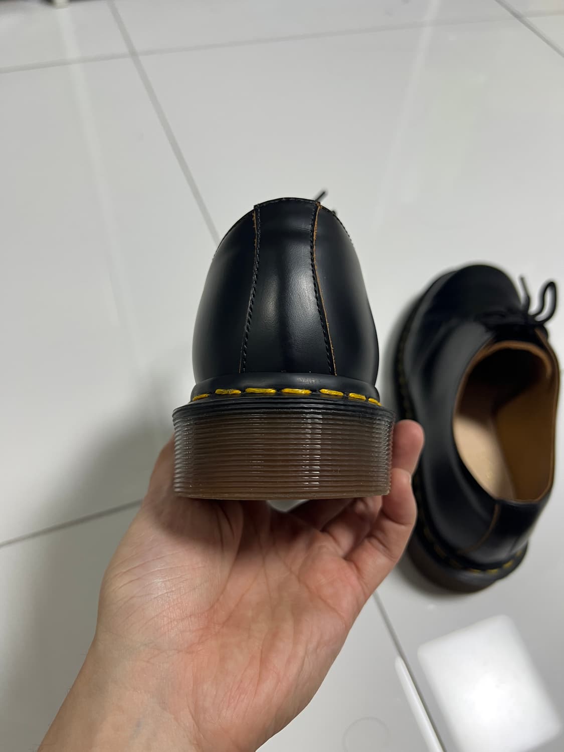 택포20) 닥터마틴 1461 MIE 3홀 블랙 UK7 260 퀼른 레더 상품이미지5