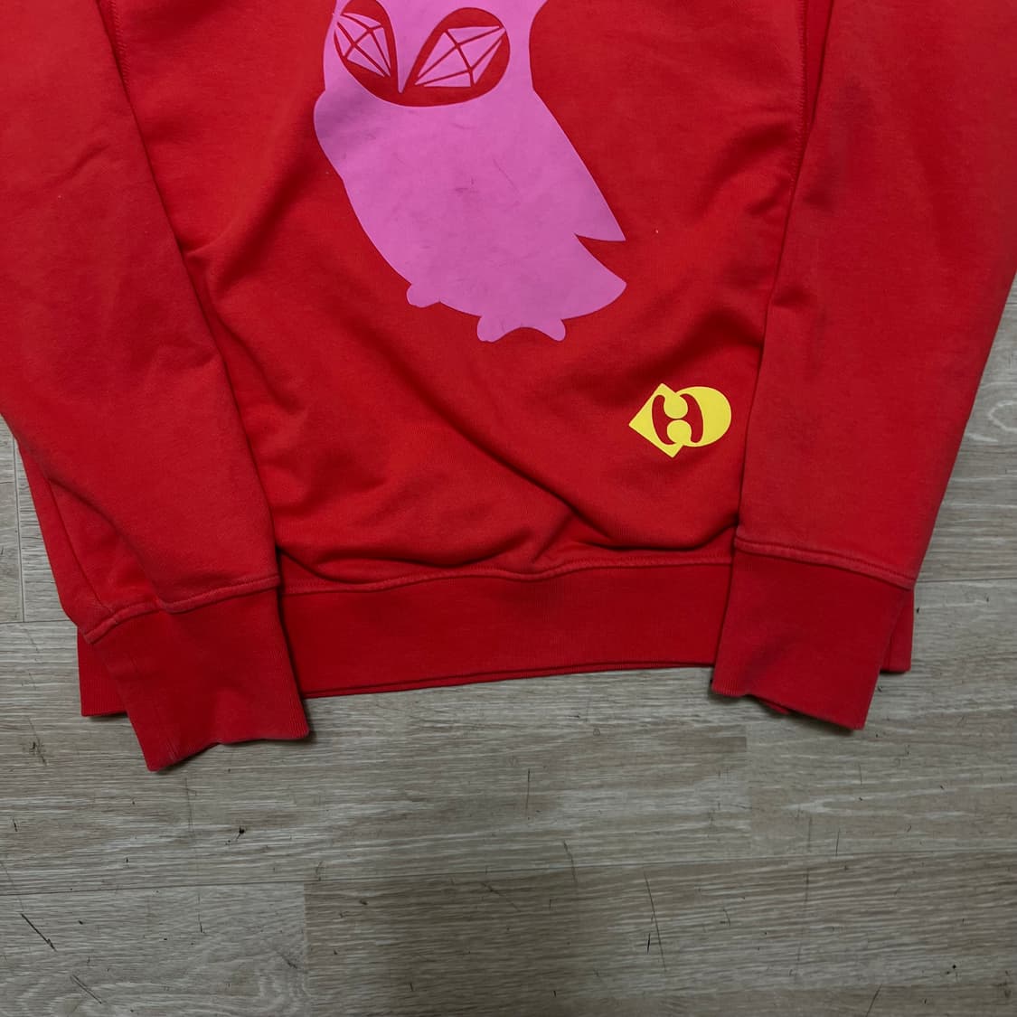 럭키슈에뜨 여성 오버핏 로고 피린팅 맨투맨 티셔츠 [피치 레드] M/95 상품이미지3