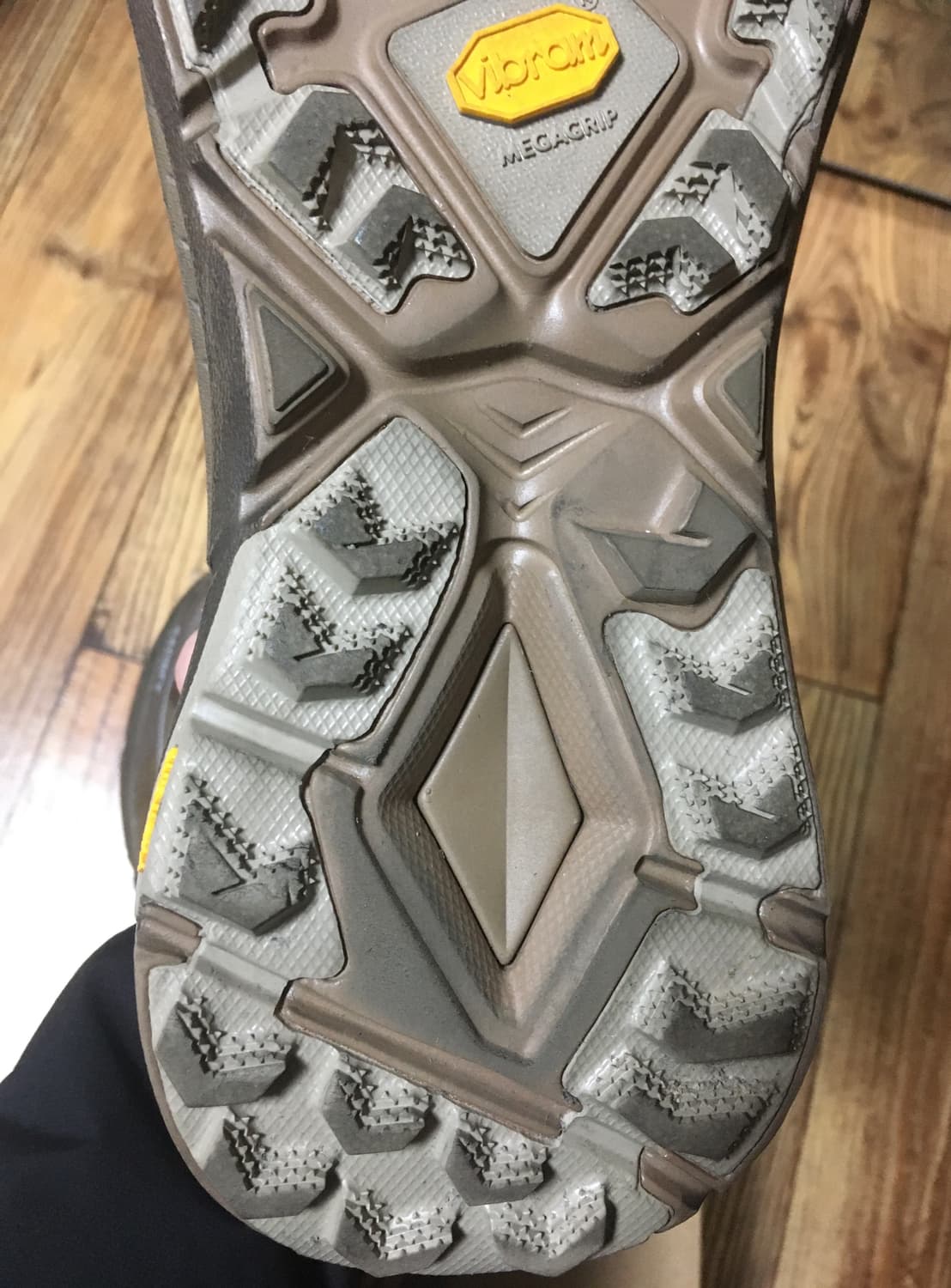 호카 새티스파이 마파테스피드4 라이트 러버 판매합니다 상품이미지9