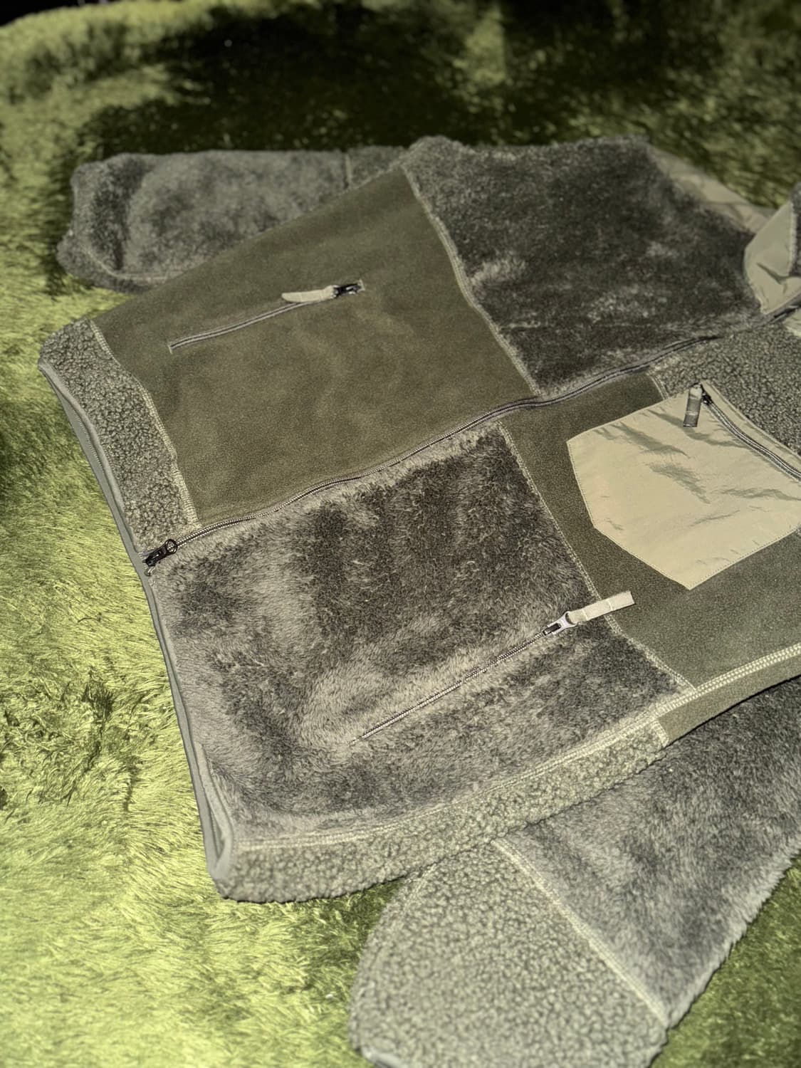 [L] 엔지니어드 가먼츠 X 유니클로 콜라보 플리스 자켓 올리브 상품이미지3