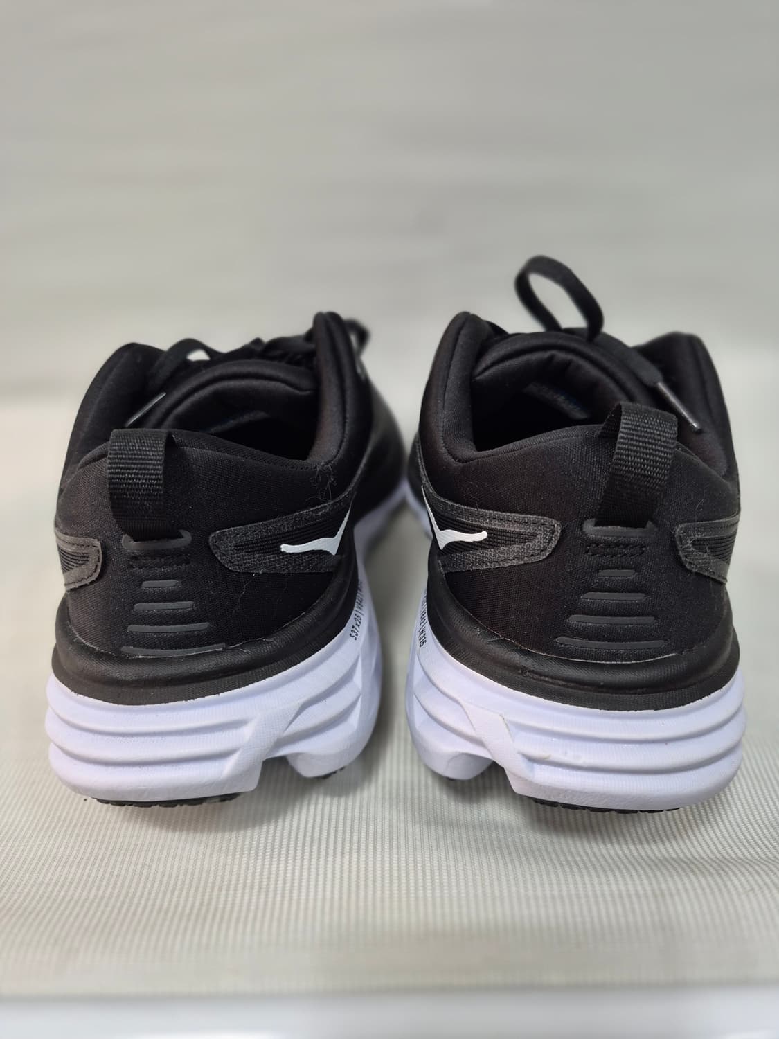 호카 본디8 블랙 남성 런닝화 280 상품이미지3