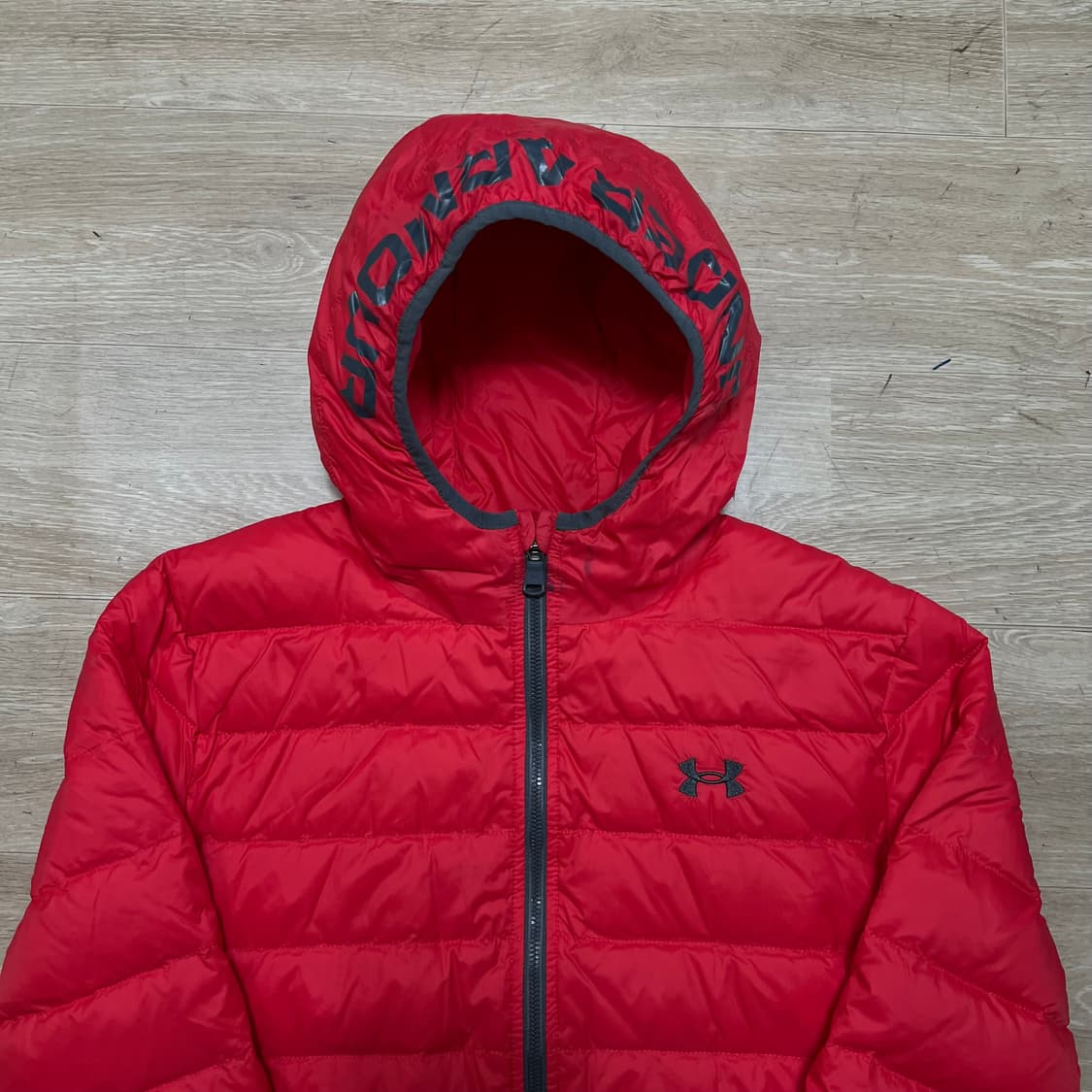 언더아머 주니어 덕다운 스톰 후드 경량패딩 점퍼 [레드] 160 상품이미지2