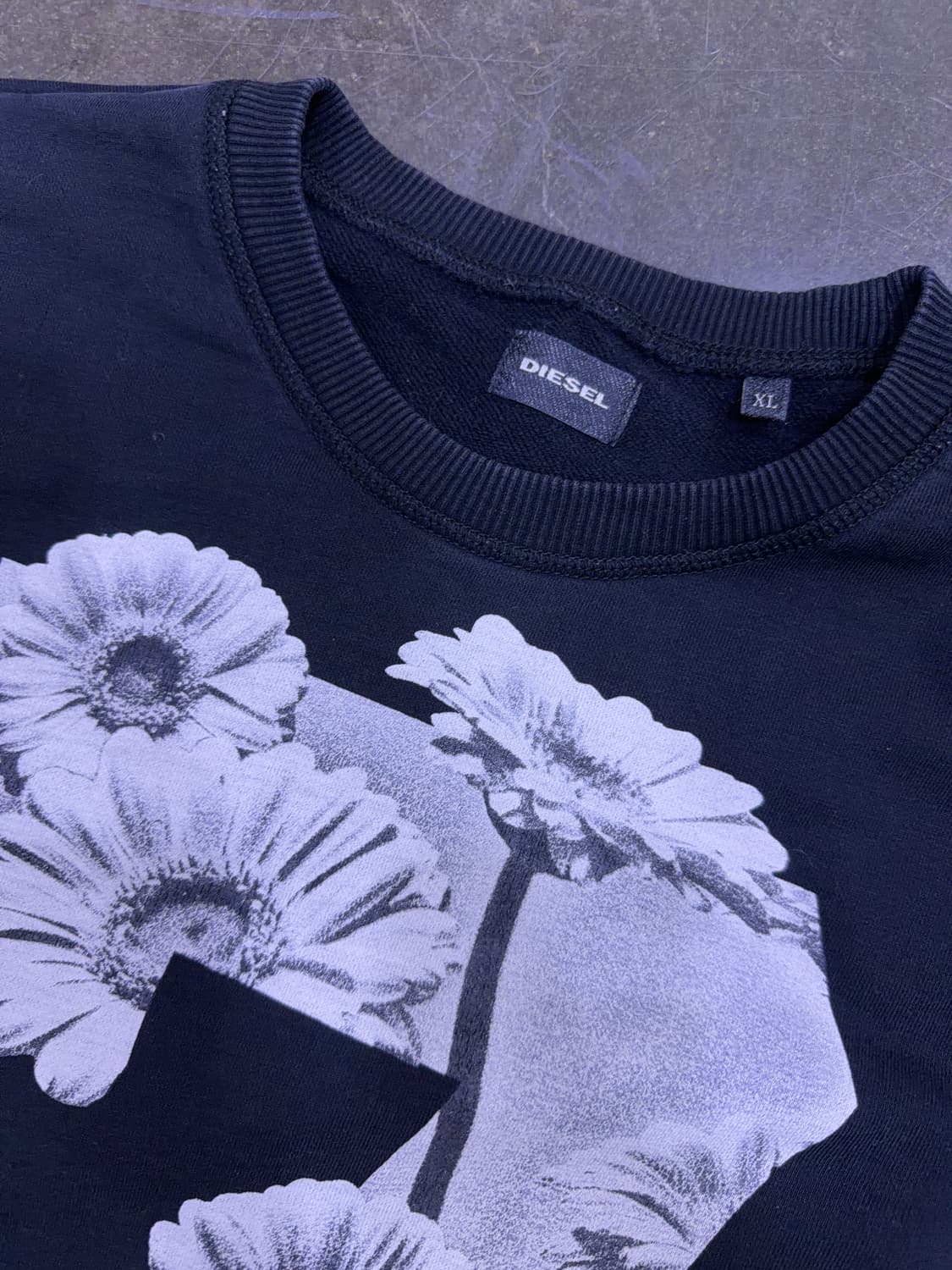 디젤 플로랄 7 플라워 8 프린팅 맨투맨 스웻셔츠 블랙 XL 상품이미지7