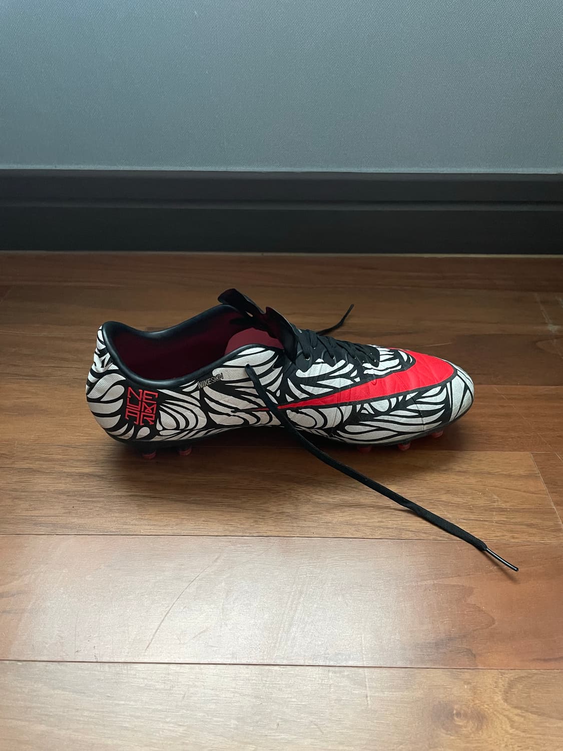 나이키 하이퍼베놈 피니쉬 FG 상품이미지1