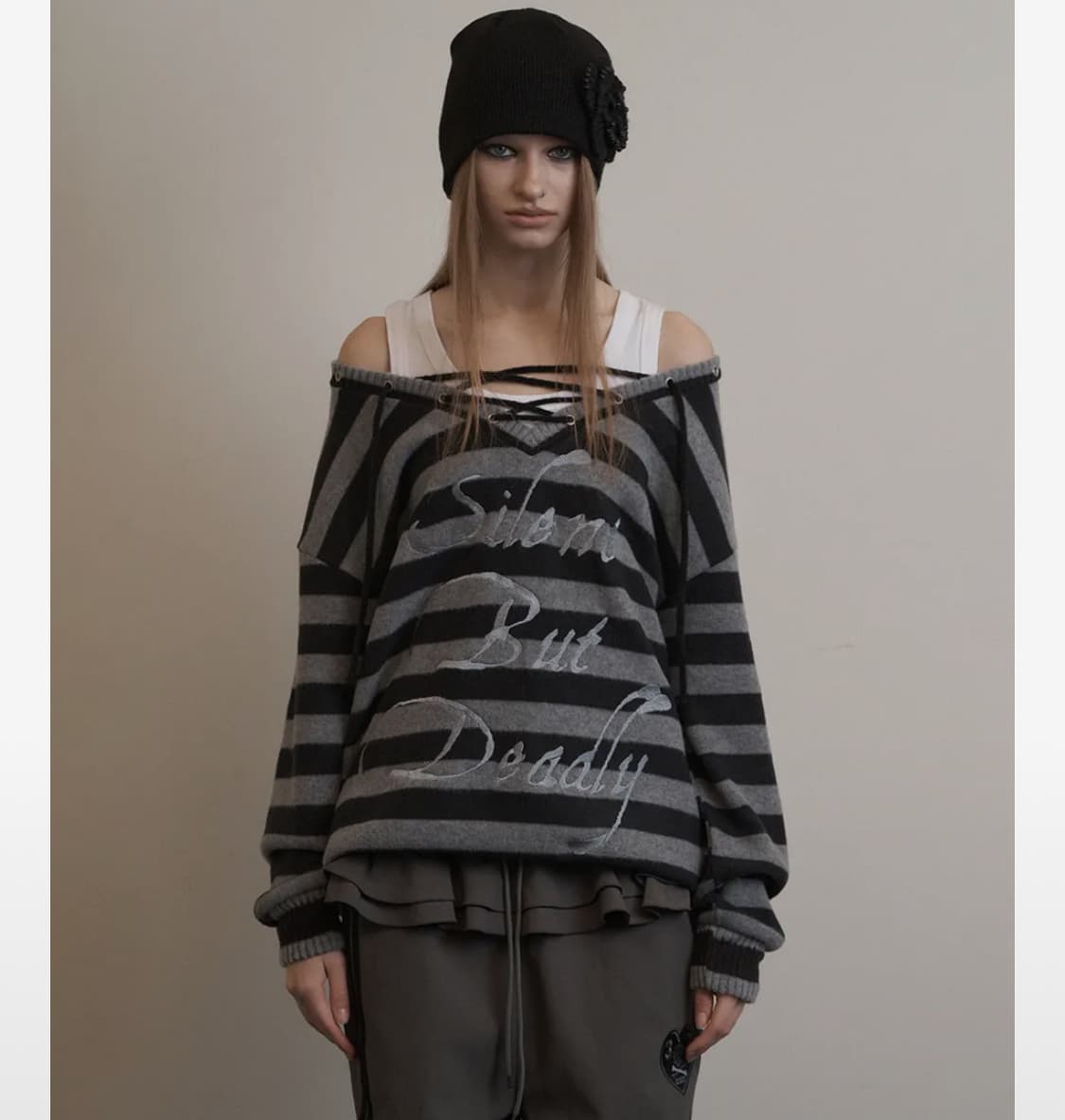 셋업이엑스이 스트라이프 브이넥 오프숄더 니트 상품이미지1