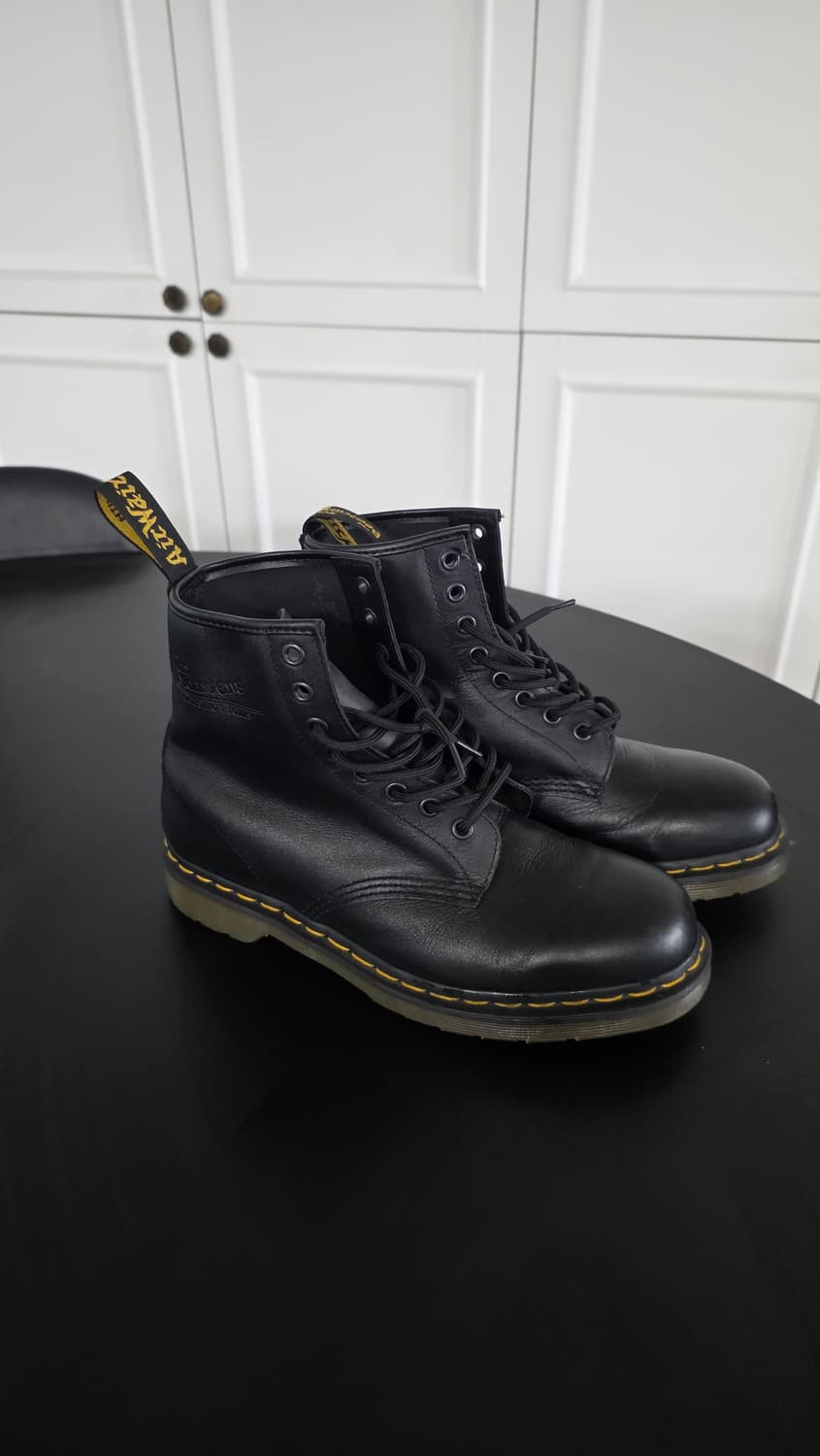 닥터마틴 1460 블랙 8홀 워커 UK41 상품이미지1