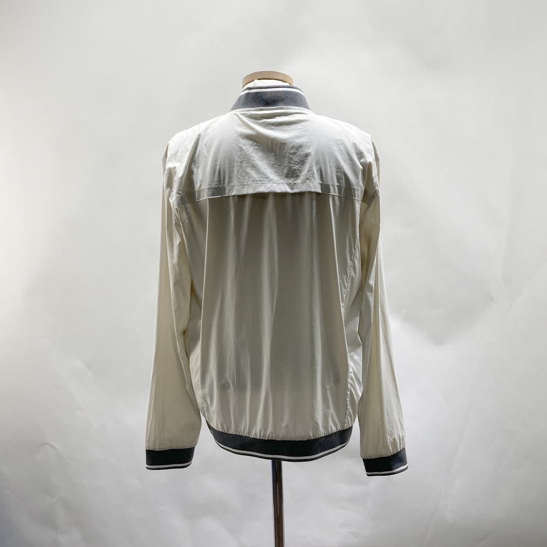 디스커버리 남성경량바람막이  상품이미지3