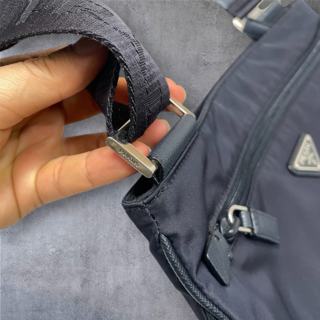 프라다 Prada 네이비 테수토 사피아노 크로스백 상품이미지5