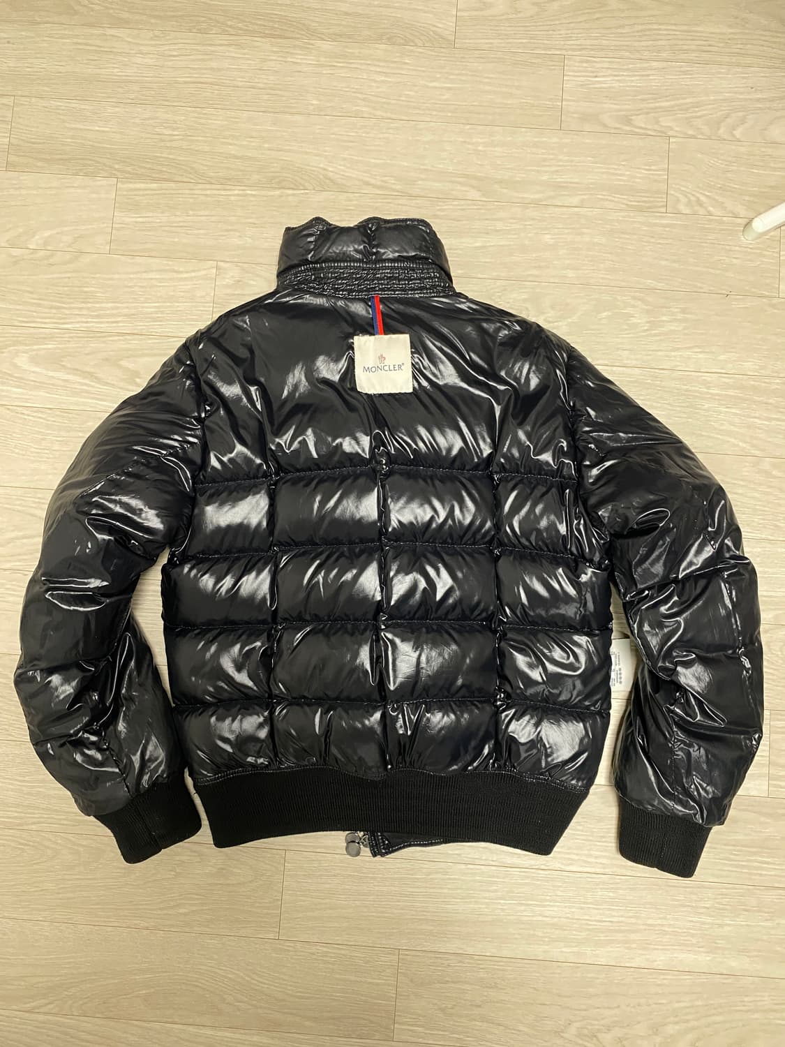 [A급]몽클레어 유광 봄버 패딩 상품이미지4