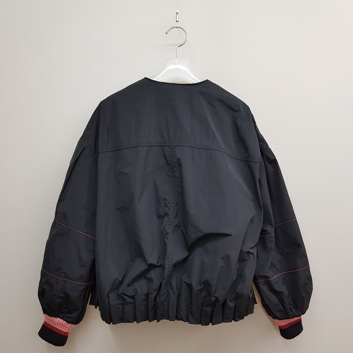 O2nd 오즈세컨  자수 포인트 노카라 점퍼 76-90-155사이즈 상품이미지4