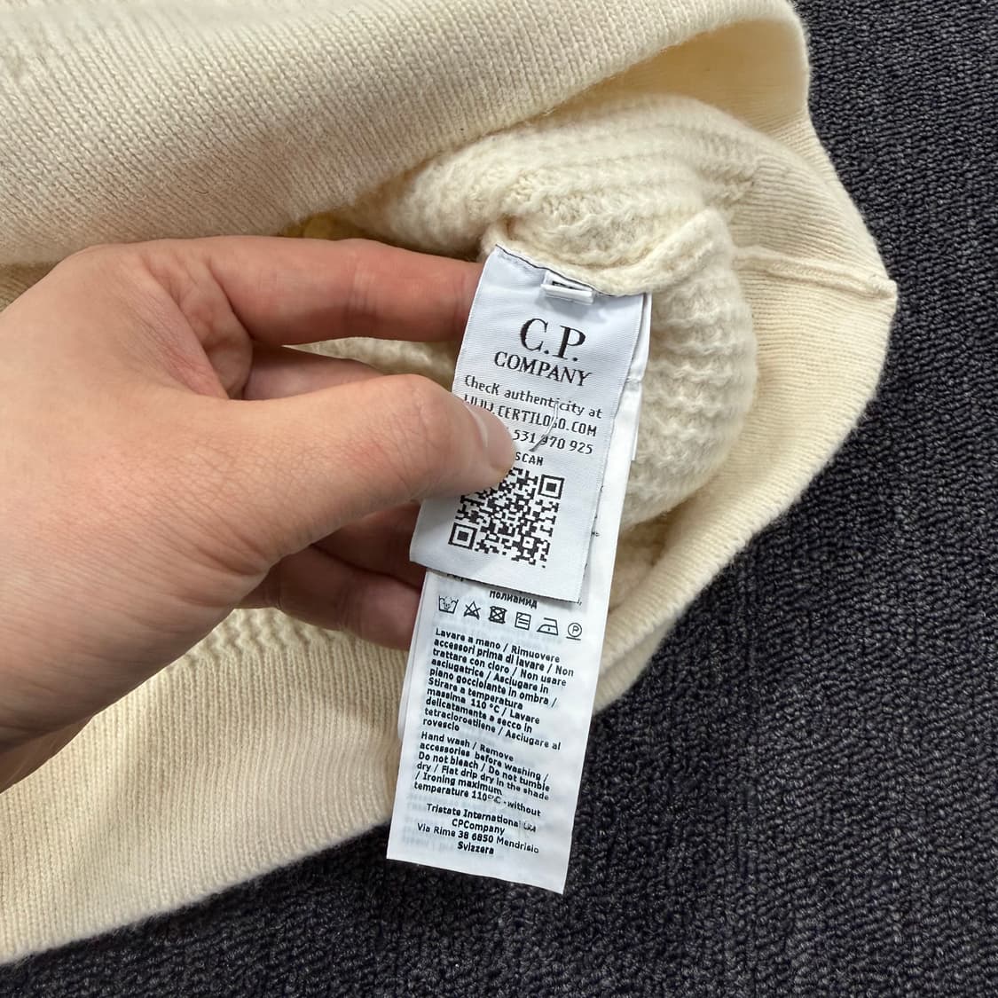 CP컴퍼니 아이보리 렌즈와펜 니트 상품이미지8