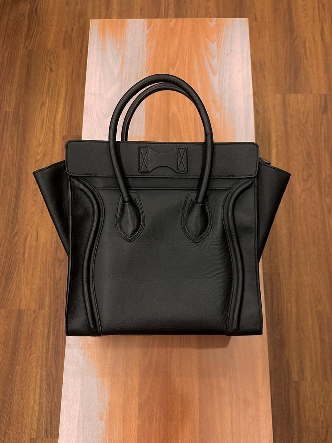 셀린느 러기지 미니 카프스킨 토트백 골드지퍼 블랙 상품이미지2