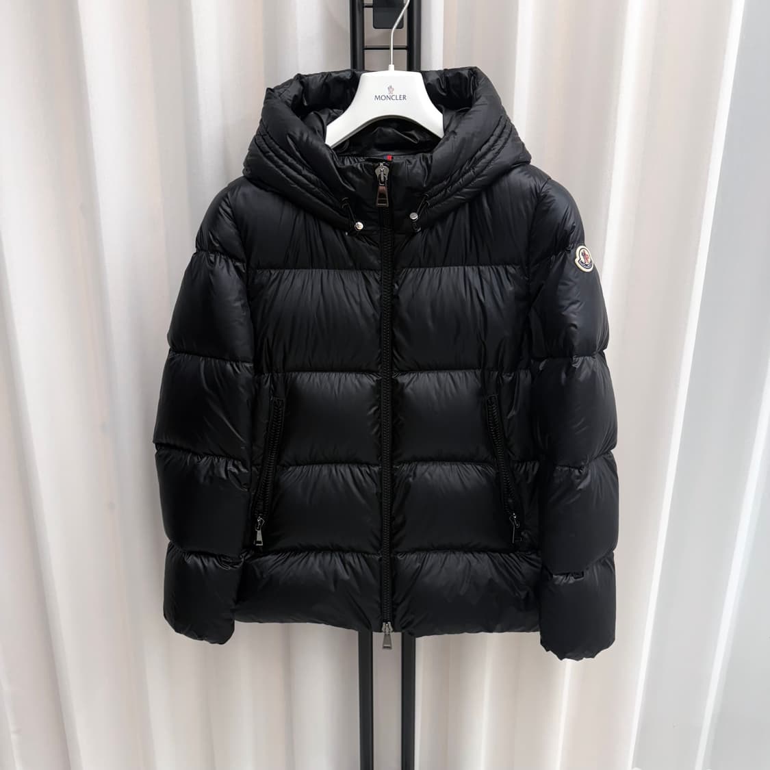 [새상품/4] 몽클레어 세리떼 남성 후드 패딩 백화점판 상품이미지1