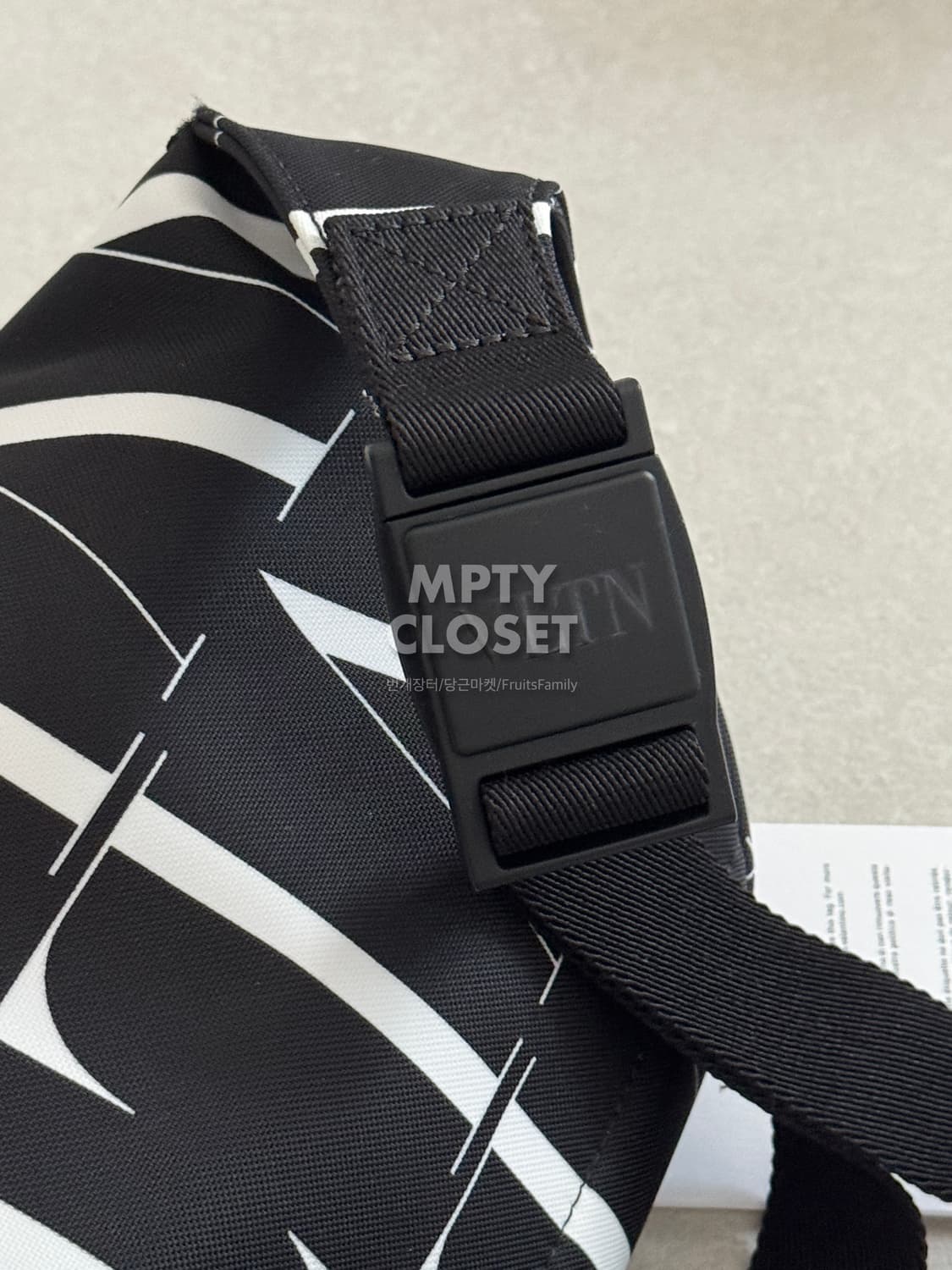 발렌티노 Times 로고 범백 벨트백 상품이미지6