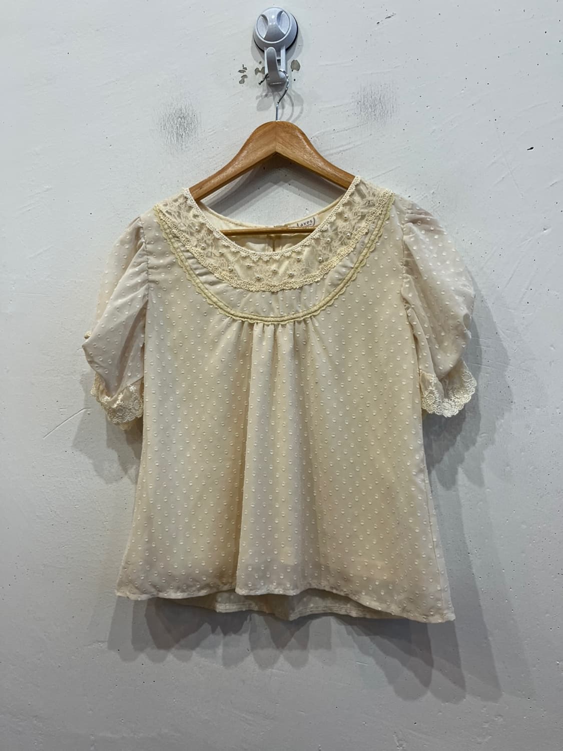 액시즈팜 비딩 레이스 도트 블라우스  상품이미지1