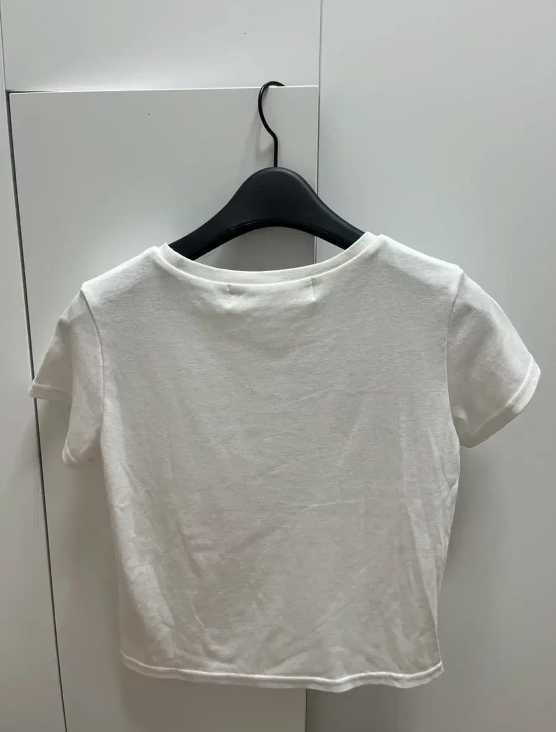 더뮤지엄비지터 CROP HEART SPRAYED T-SHIRT 상품이미지3