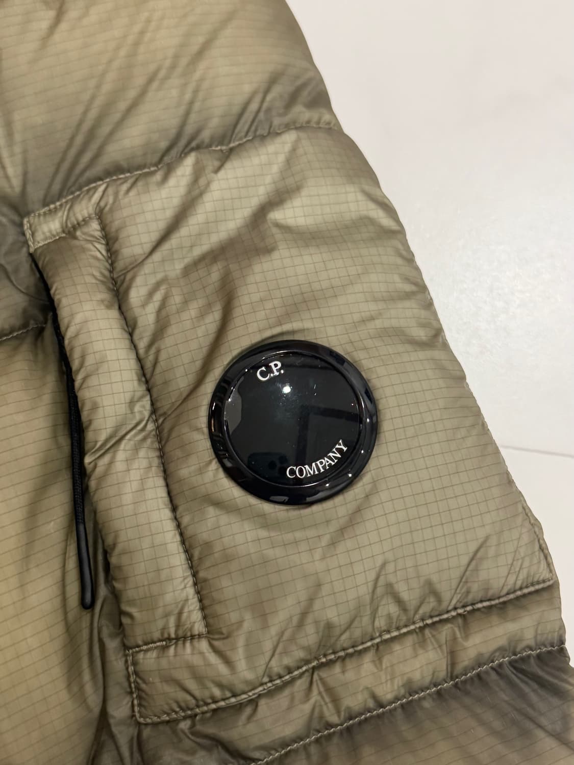 CP컴퍼니 DD쉘 펀가이 그레이 2XL 팝니다 상품이미지3