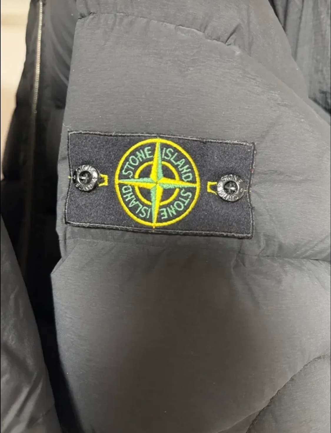 스톤아일랜드 심리스 터널 패딩 23년식 s사이즈 상품이미지3