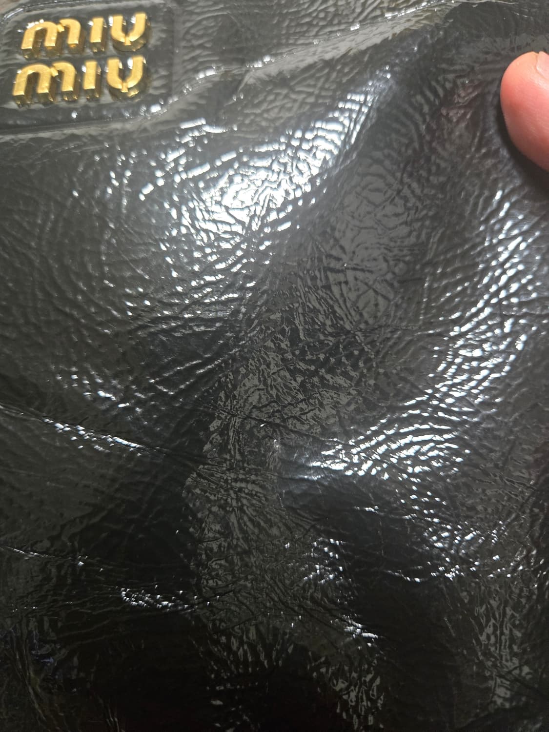 미우미우 나플락 페이턴트 보 백 가방 팝니다 상품이미지6