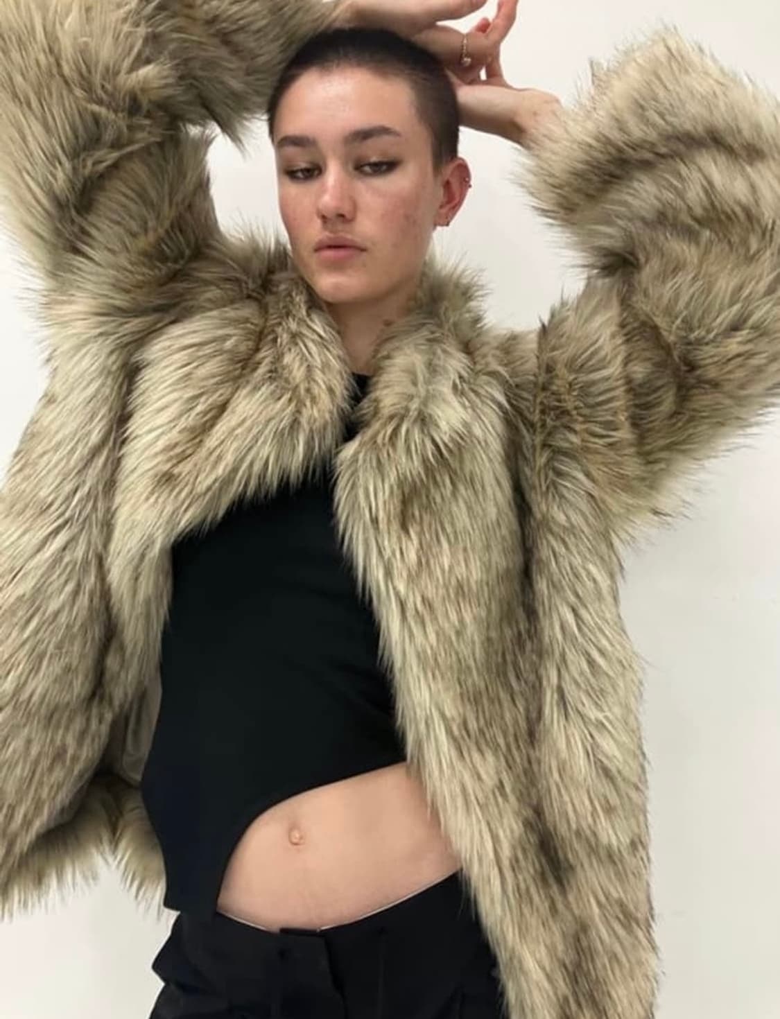 구매) 스튜디오테이블 롱헤어 퍼코트 베이지 상품이미지1