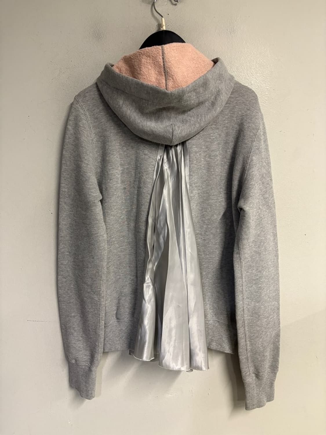 SACAI LUCK Back Pleated Zip-up Hoodie 상품이미지4