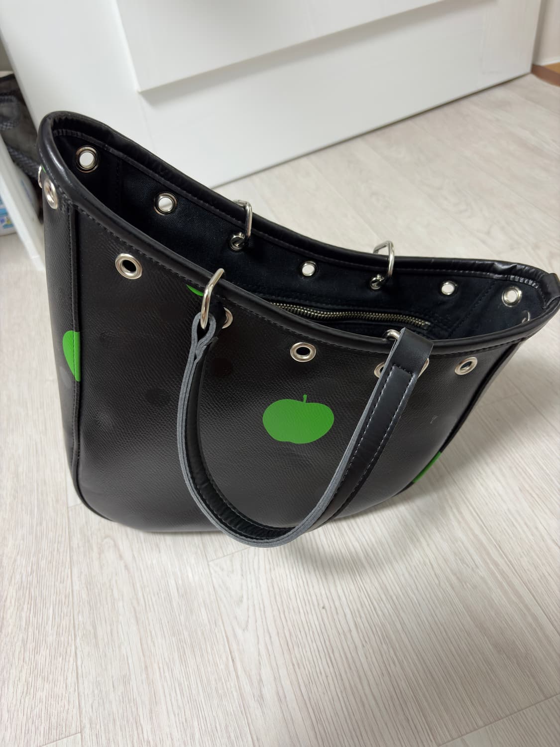 비틀즈 꼼데가르송 Apple Polka Dot Printed Bag Mi 상품이미지2