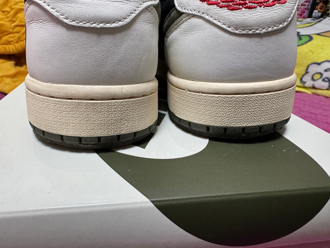 W275 조던1 로우 트레비스캇 미디움 올리브 상품이미지3