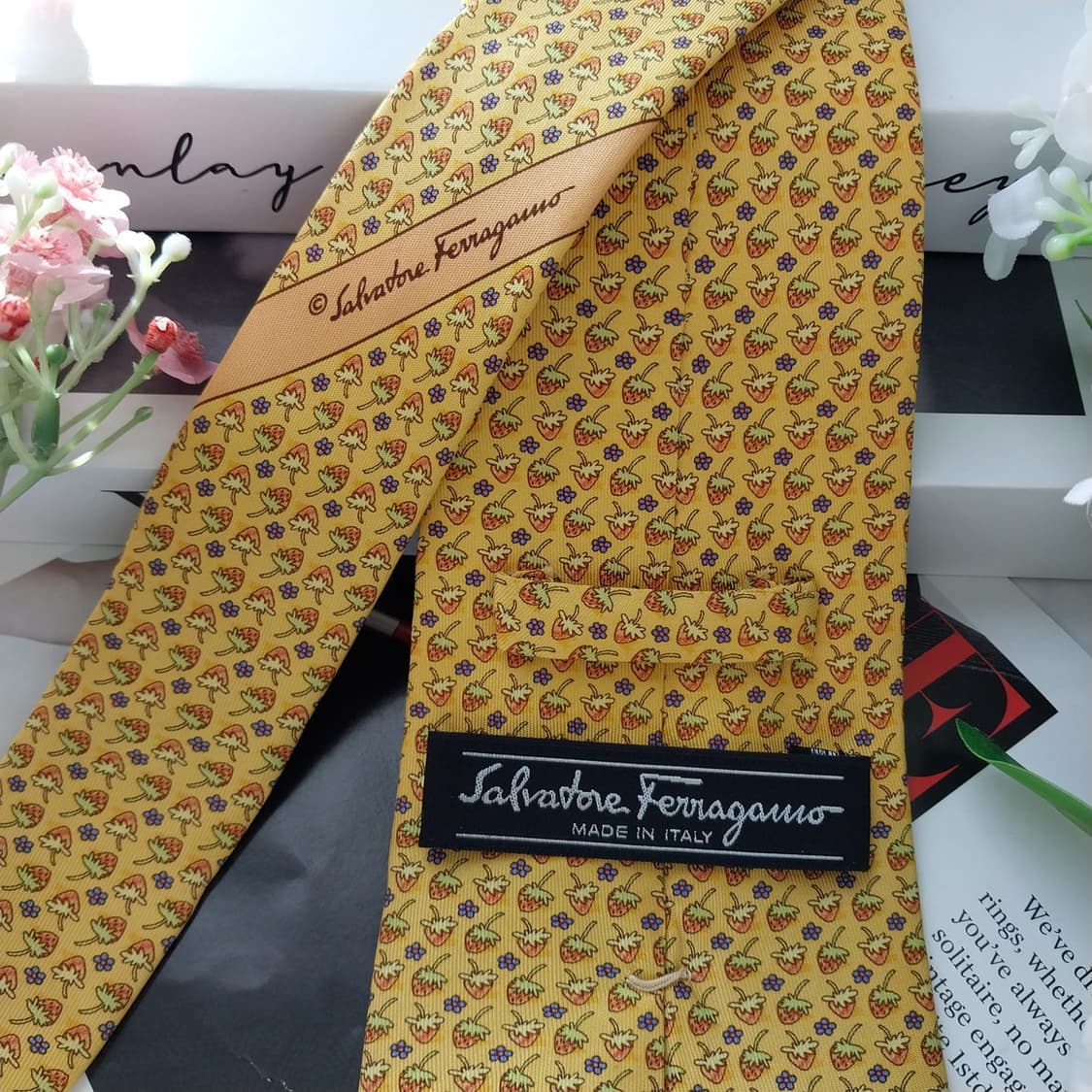 페라가모 실크 옐로우 딸기 패턴 넥타이 9.5cm A+등급 K1632
 상품이미지6