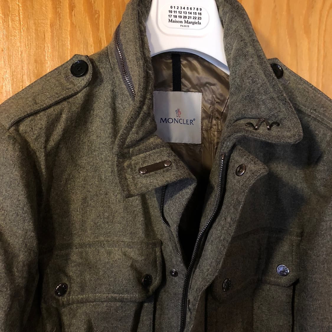 정품 감정서 포함) 몽클레어 다운 필드 자켓 판매합니다. 상품이미지3