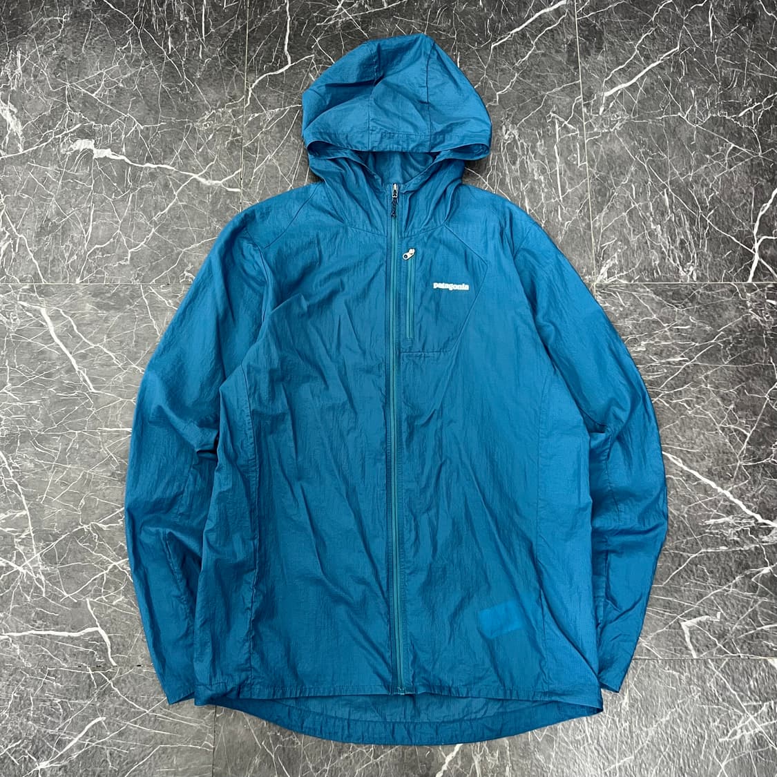 파타고니아 로고 후디니 바람막이 상품이미지2