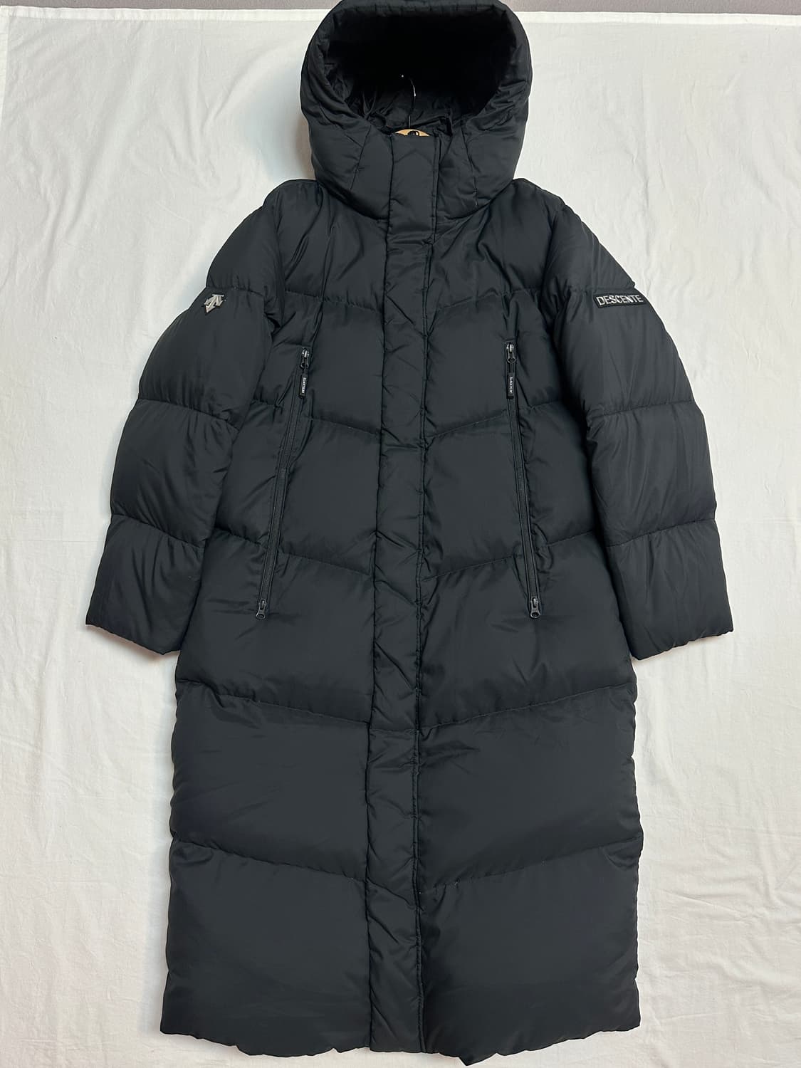 데상트 남성 구스다운 롱패딩 상품이미지1