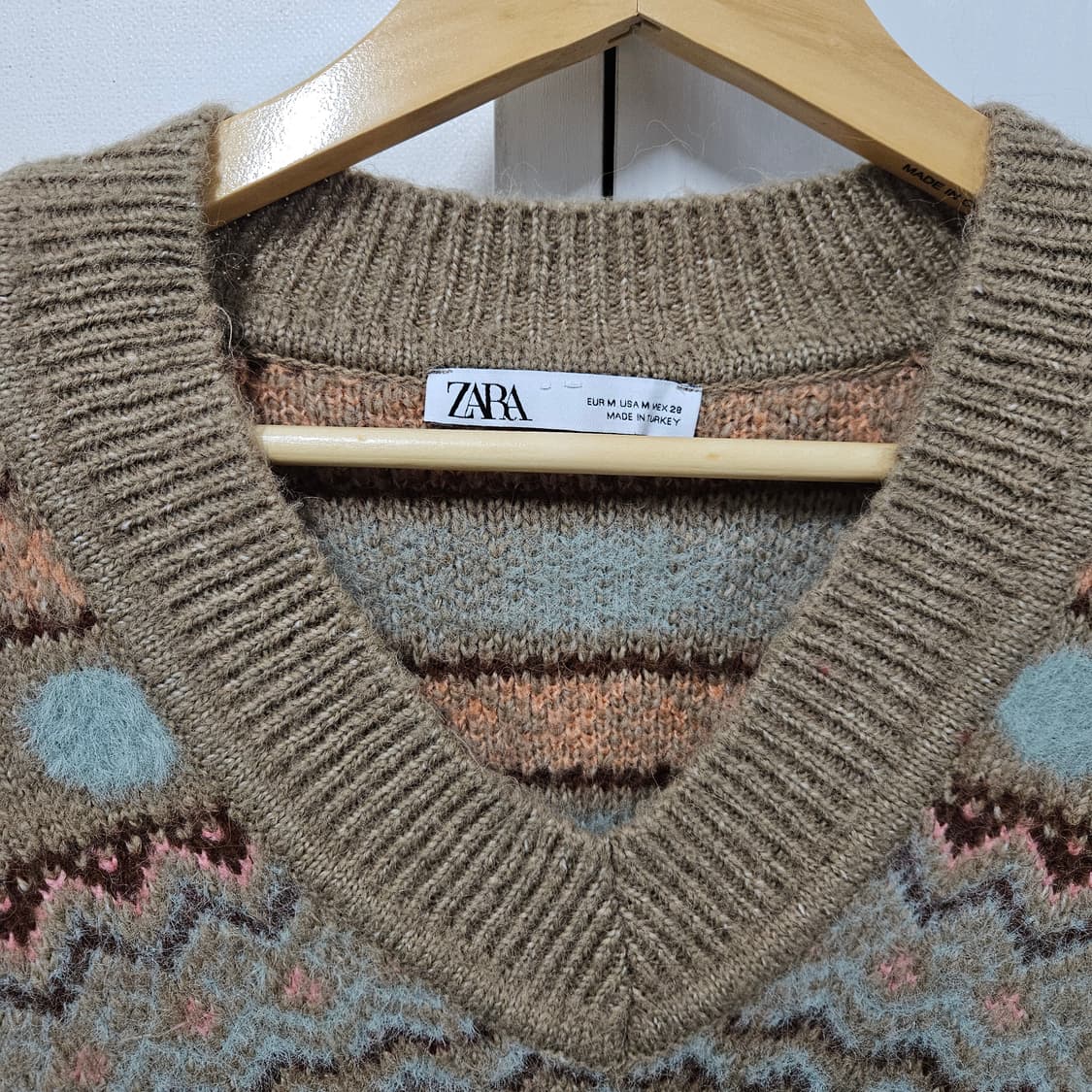 여성M) 자라 모헤어 에스닉 패턴 브이넥 크롭 니트 상품이미지3