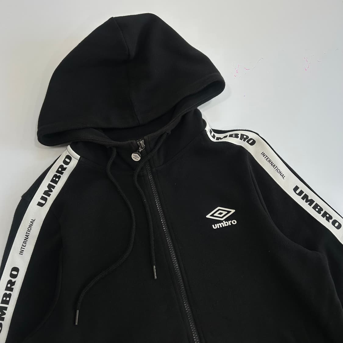 Umbro 엄브로 레터링 트랙 블랙 후드집업 상품이미지4