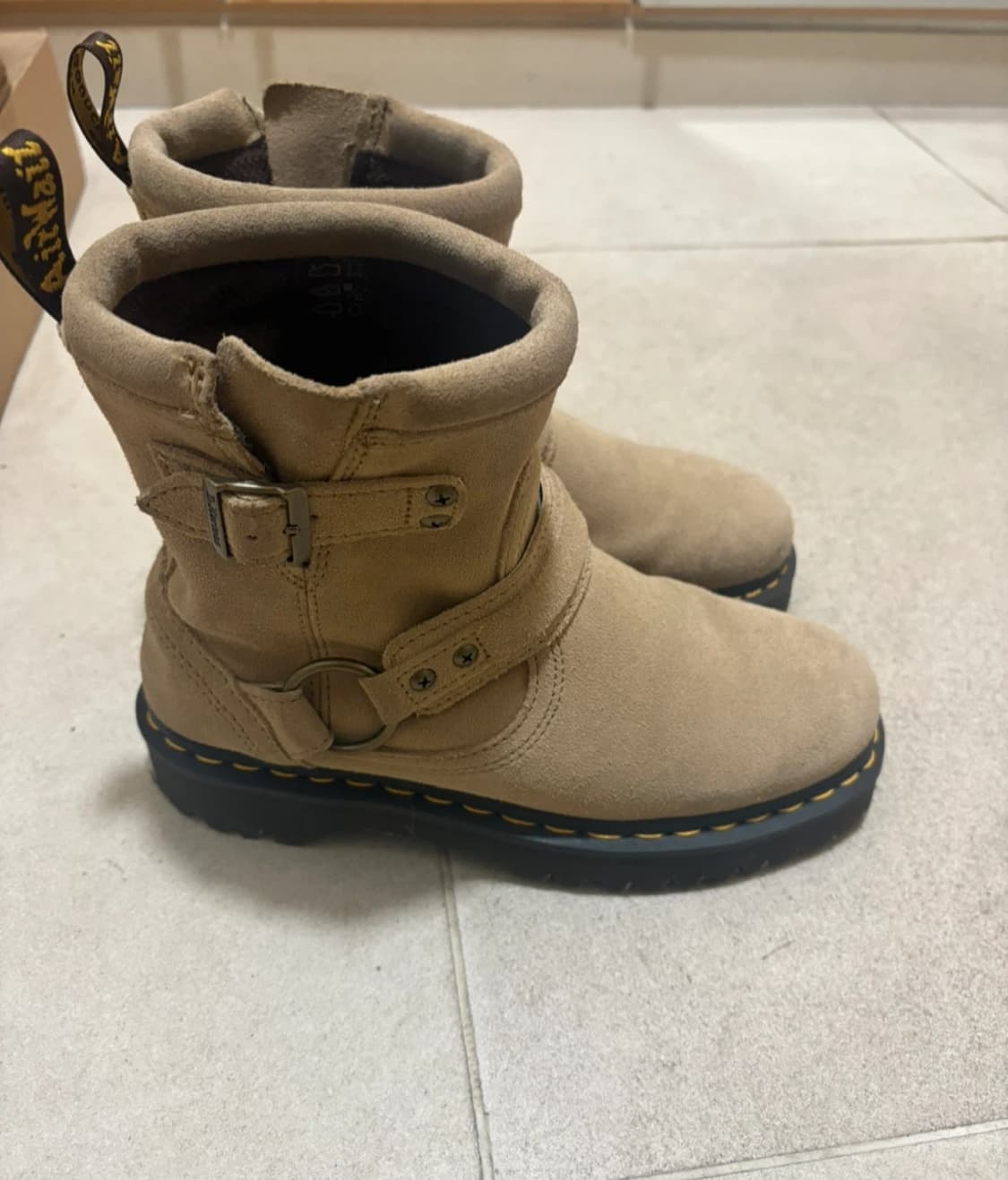 닥터마틴 애니스톤 하네스 240 상품이미지1