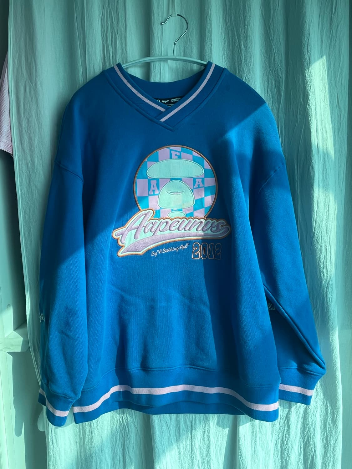 에이프 브이넥 맨투맨 xxs 상품이미지1